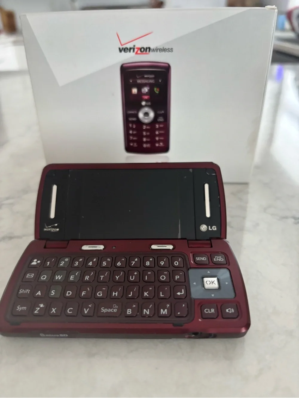 LG enV3 Y2K flip Phone from Verizon with keyboard, charger and box